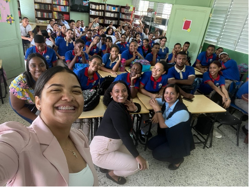 Jóvenes dominicanos participan para promover el emprendimiento juvenil en su municipio